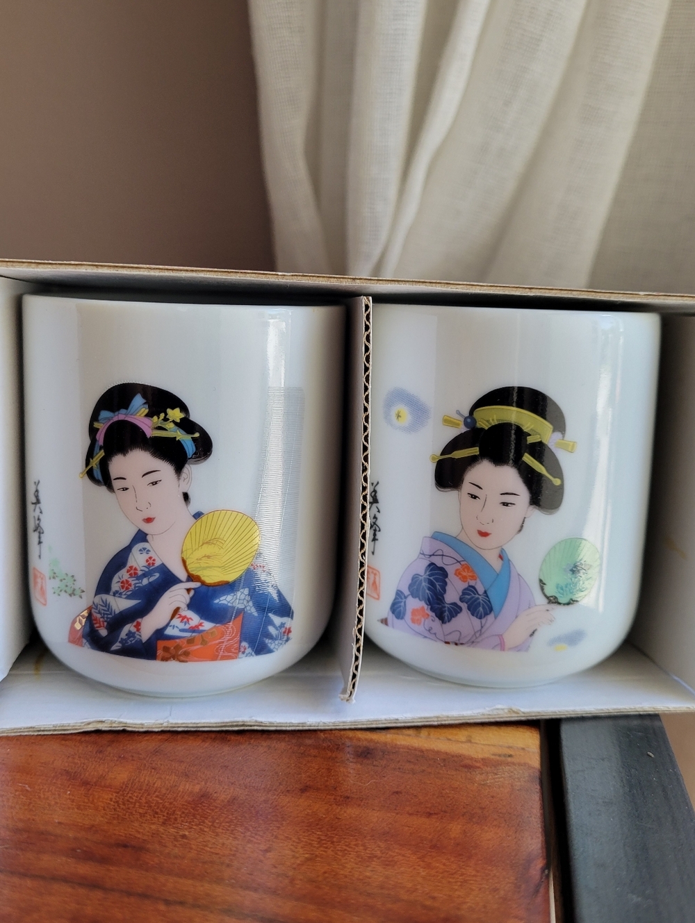 VTG Set of 5 Japanese Porcelain Geisha Sake Tea Cup Set in a Box Never Used OB - Picture 3 of 13